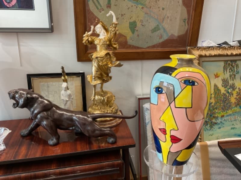Achat d'antiquités et œuvres d'art à Paris : guide complet pour collectionneurs et vendeurs